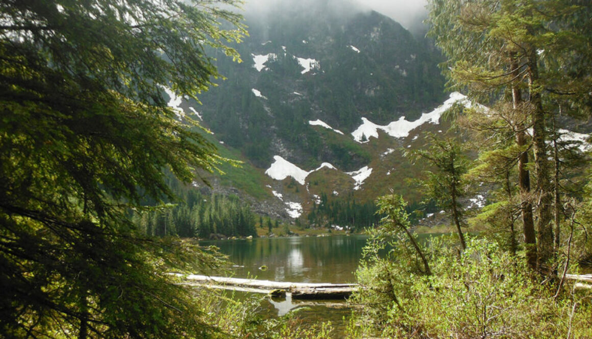 Hiking to Heather Lake in Washington state